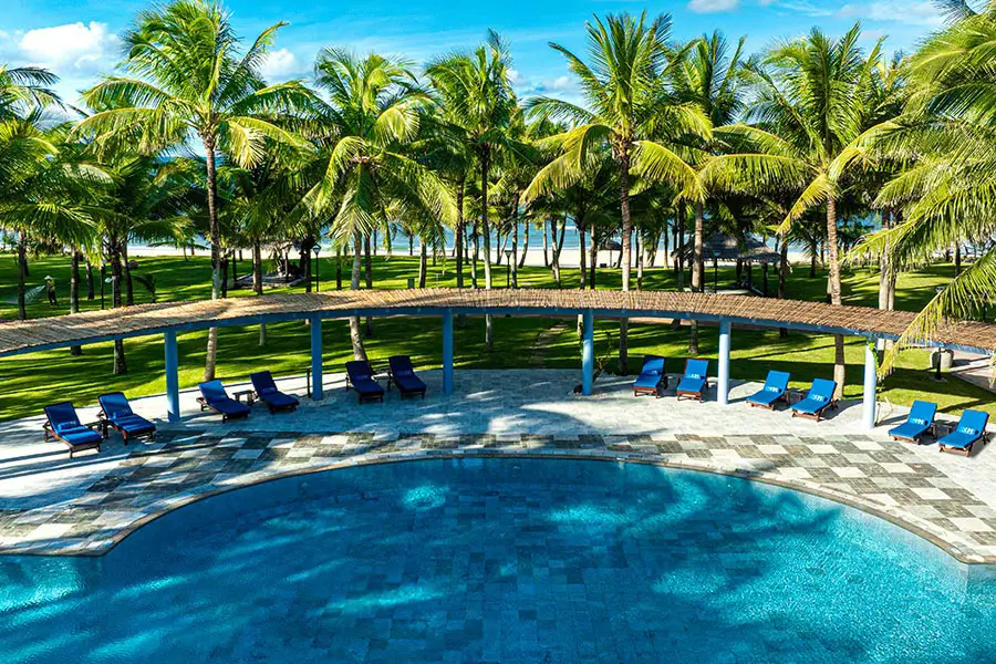 swimming pool rmh le belhamy beach resort